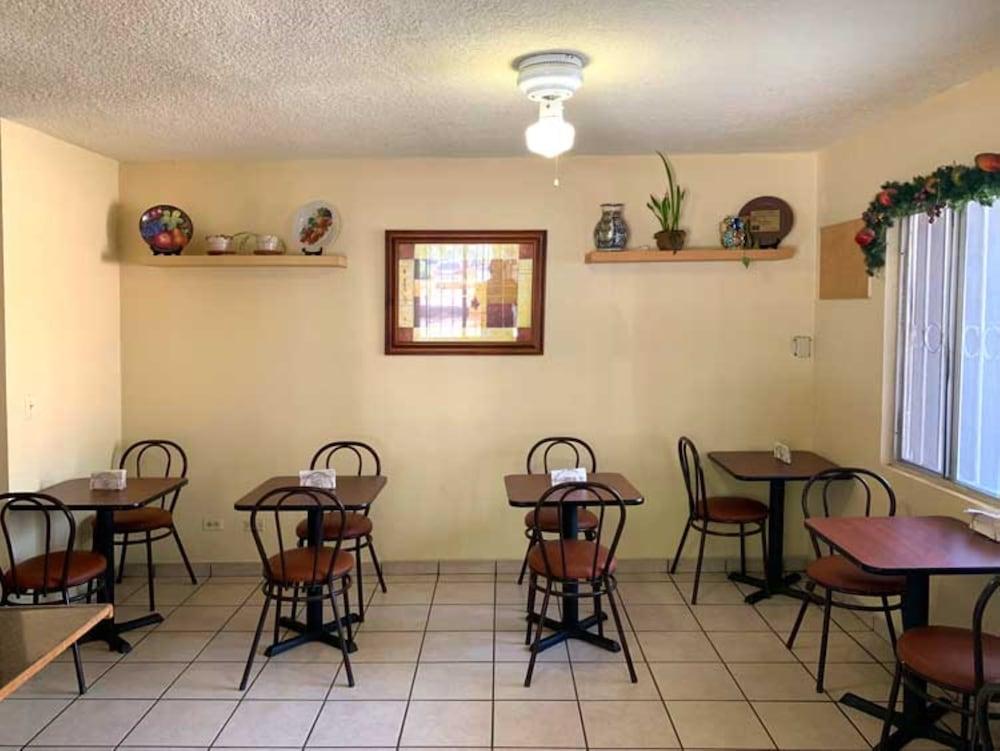 Hotel Posada Don Fernando Ensenada Bagian luar foto